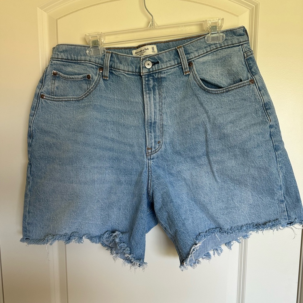 Abercrombie - Curve Love High Rise 7" Dad Short